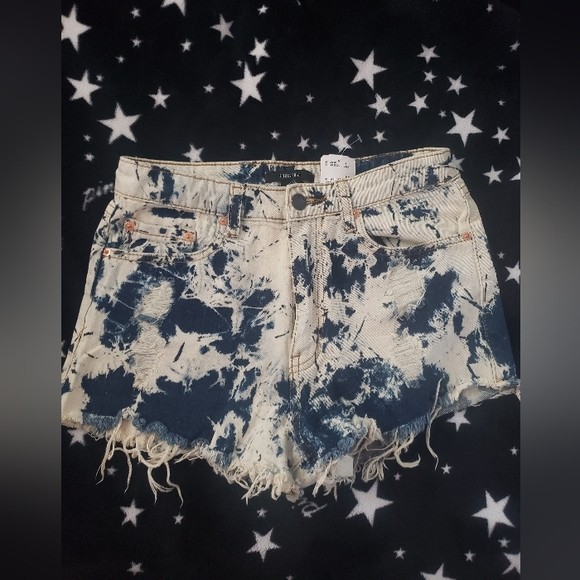 Shorts - Picture 1 of 4